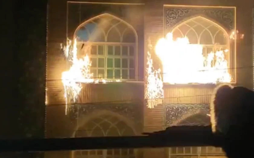 İranın iki şəhərində ayətullah Xomeyninin ev muzeyləri yandırılıb