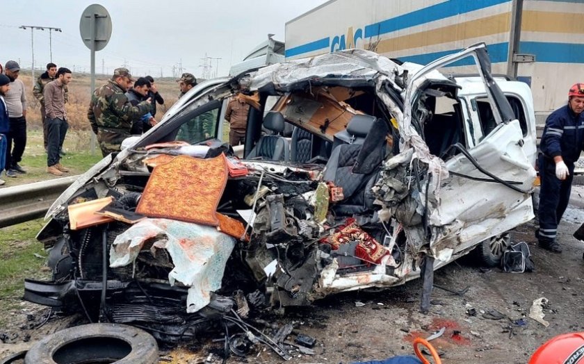 Bakı-Quba yolunda mikroavtobusla TIR toqquşub, 6 nəfər ölüb