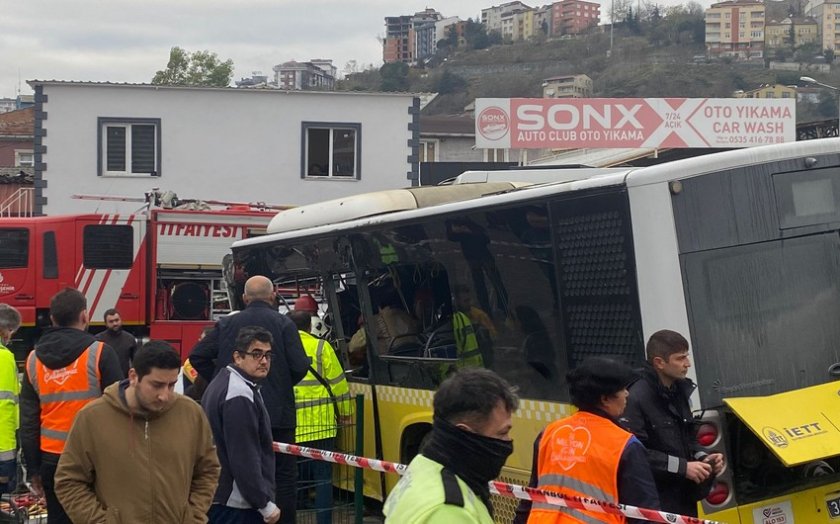 Türkiyədə avtobusla tramvay toqquşub, 19 nəfər yaralanıb