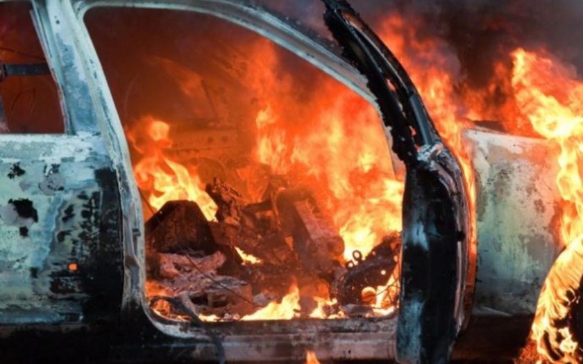 Qobustanda yanacaq daşıyan avtomobil yanıb