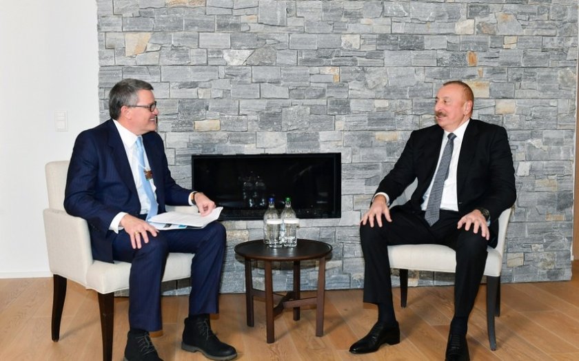 Azərbaycan Prezidenti Davosda “CISCO” şirkətinin qlobal innovasiyalar üzrə vitse-prezidenti ilə görüşüb