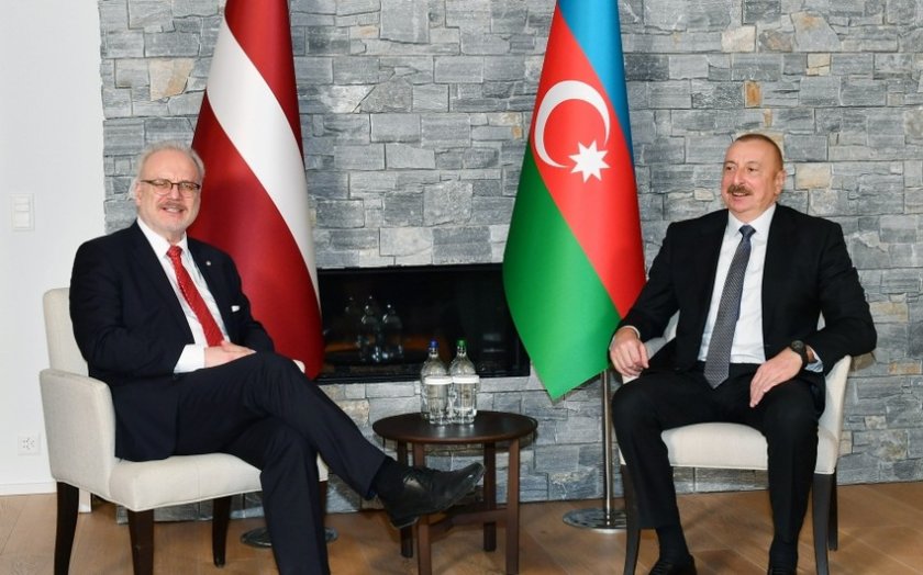 Prezident İlham Əliyev Davosda Latviya Prezidenti ilə görüşüb