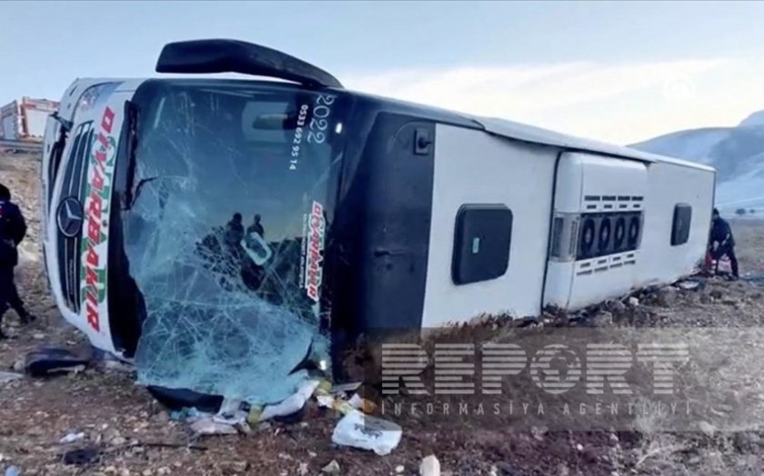 Türkiyədə avtobus aşıb, altı nəfər ölüb, çoxlu sayda sərnişin yaralanıb