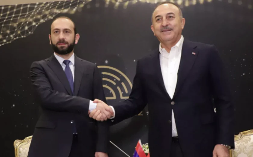 Ankarada Mövlud Çavuşoğlu ilə Ararat Mirzoyan arasında görüş başlayıb