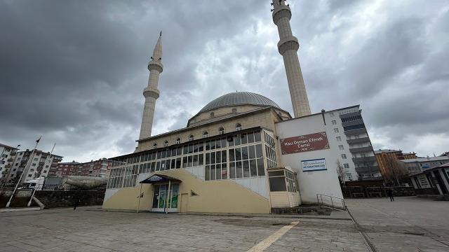 Türkiyədə məscidə gözyaşardıcı qaz buraxıldı, imam namazı yarımçıq saxladı