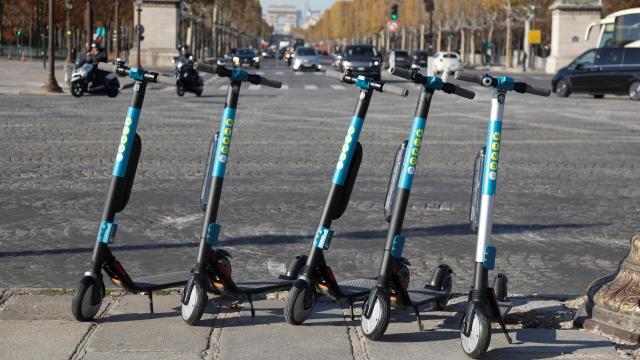 Parisdə skuter sürmək qadağan edildi