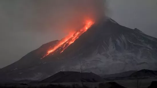 Rusiyada vulkan püskürdü, son 60 ilin ən böyük təbiət hadisəsi