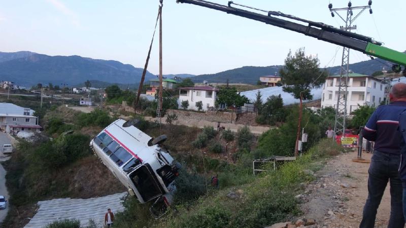 Türkiyədə ağır qəza, məktəbli avtobusu aşdı
