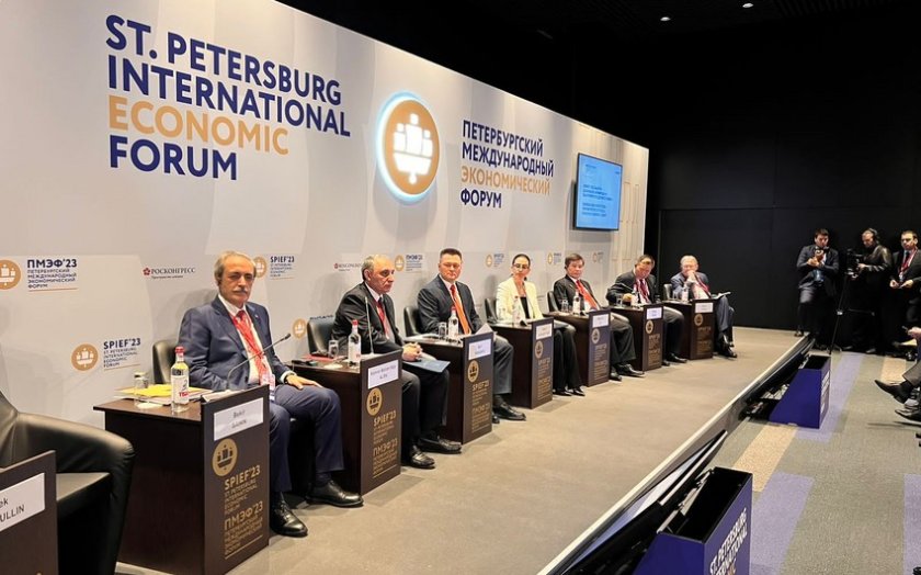 Baş prokuror Kamran Əliyev Peterburq Beynəlxalq İqtisadi Forumunda çıxış edib
