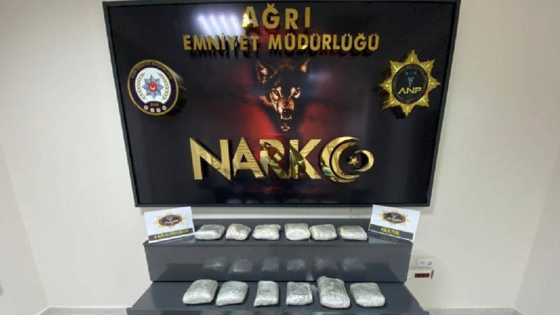 Türkiyədə iranlı sürücü 6 kiloqram narkotiklə tutuldu
