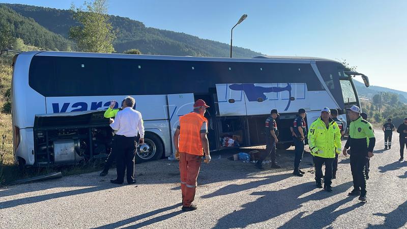 Türkiyədə daha bir avtobus qəzası, çoxlu sayda yaralı var