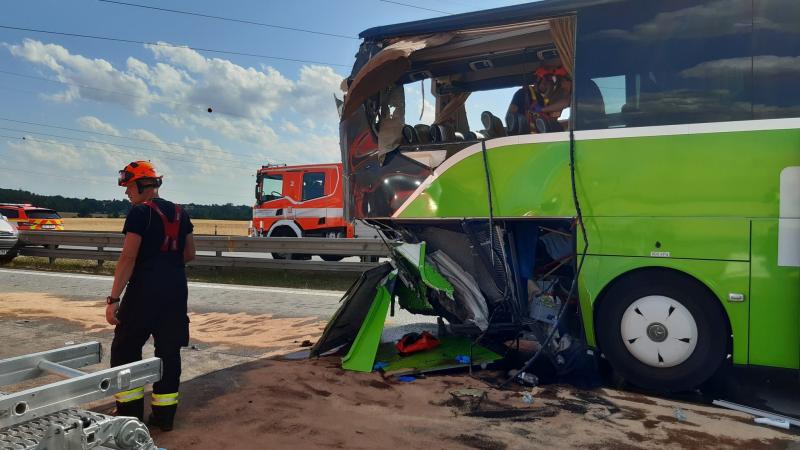 Sərnişin avtobusları toqquşdu, 1 ölü, 50 yaralı