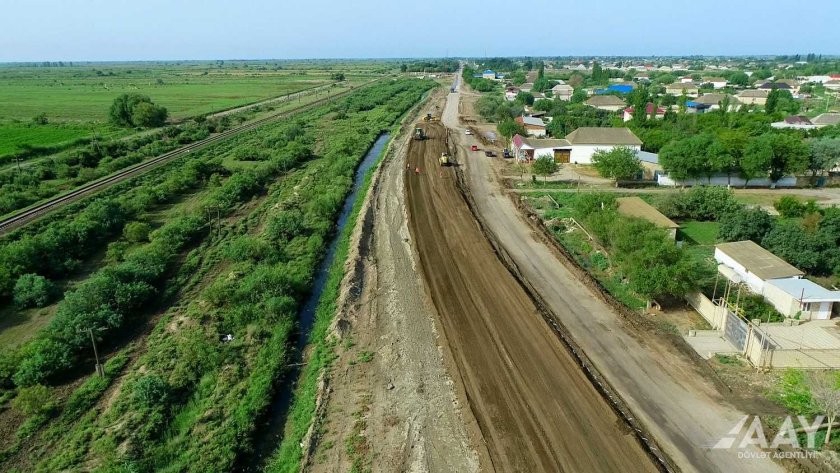 M3 magistral avtomobil yolunun Yenikənd-Biləsuvar hissəsinin yenidən qurulması davam edir-VİDEO