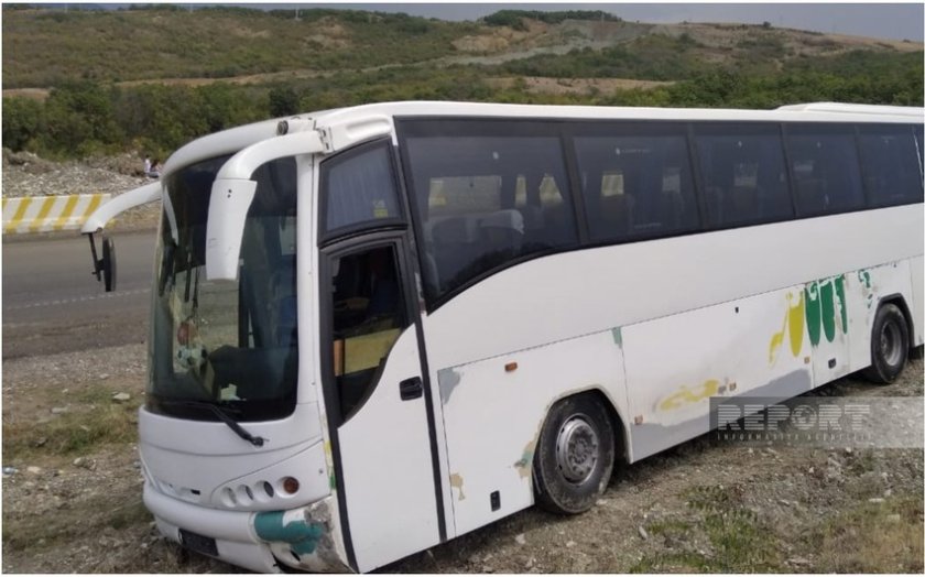 Şamaxıda turistləri daşıyan avtobus qəzaya düşüb, yaralılar var