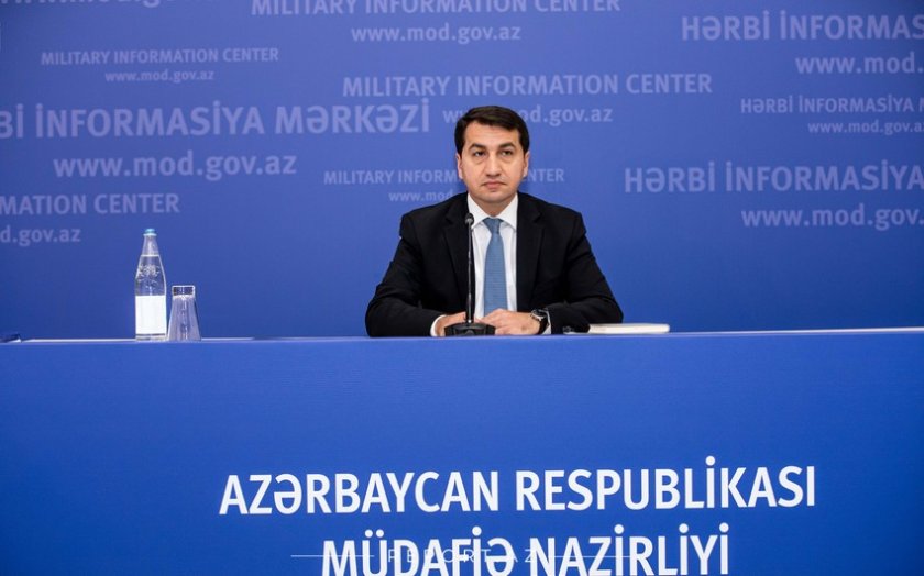 Hikmət Hacıyev: “Bakı Qarabağ separatçılarına mümkün amnistiyanı nəzərdən keçirir”