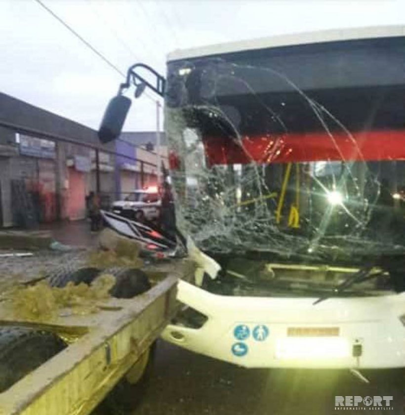 Türkiyədə şagirdləri daşıyan avtobus qəzaya uğradı, çoxlu sayda yaralı var
