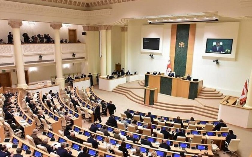 Gürcüstan parlamentinin iclası başlayıb, Prezidentin impiçmenti məsələsi müzakirə olunur