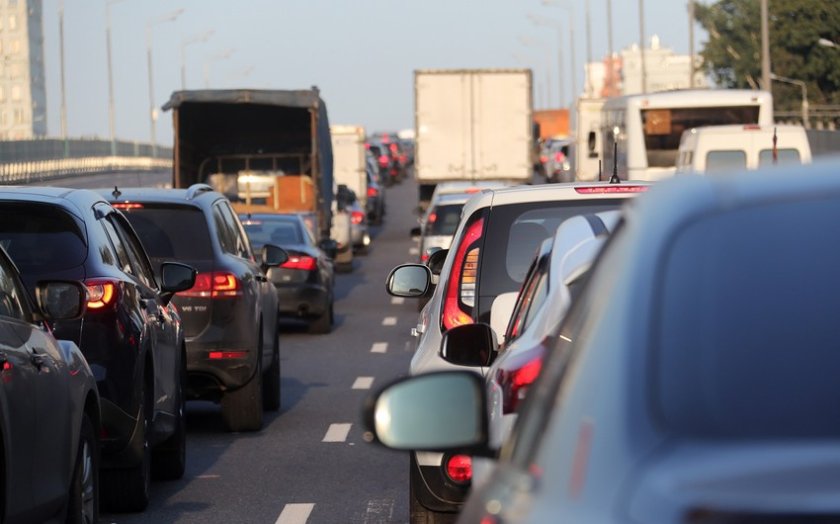 Milli Məclisdə Bakıdakı tıxac və parklanma problemi qaldırılıb