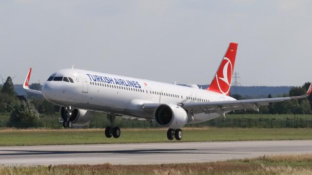 Türk Hava Yolları keçən ay 7,9 milyon sərnişin daşıyıb