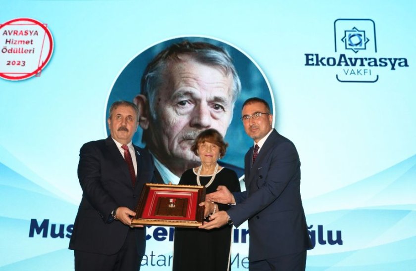Mustafa Kırımoğluna Avrasiya Xidmət Ödülü verilib