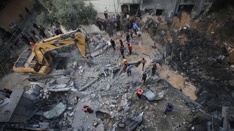 İsrail qaçqın düşərgəsi və xəstəxananı bombaladı