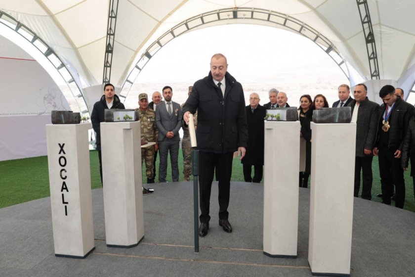 Prezident Xocalıda soyqırımı memorialının təməlini qoyub, Xankəndi şəhərində olub