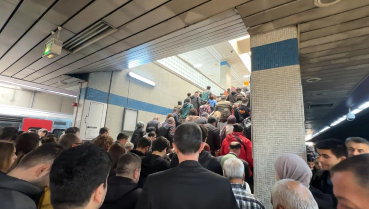  Türkiyədə metro nəqliyyatı iflic oldu 