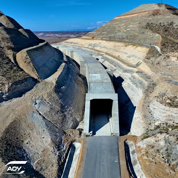 Horadiz-Ağbənd dəmir yolu xəttində tikinti işləri davam edir