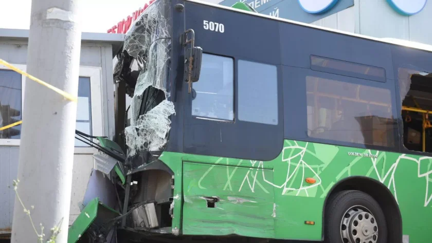 Sərnişin avtobusu qəzaya uğradı, ölənlər var