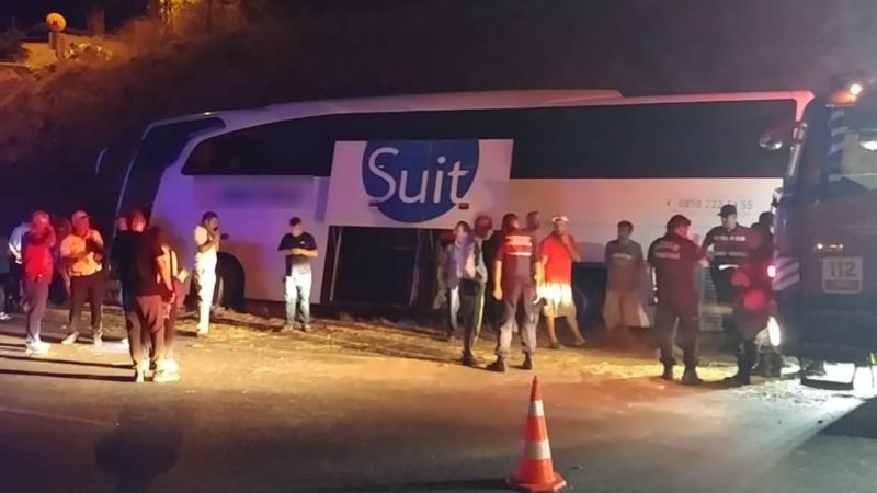 Sərnişin avtobusu qəzaya uğrayıb, ölən var