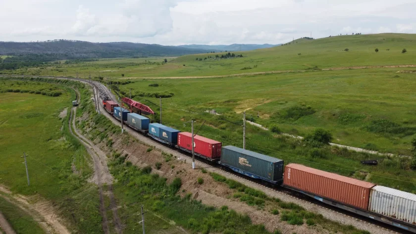 Qazaxıstanla Azərbaycan arasında dəmir yolu nəqliyyatı 37% artıb