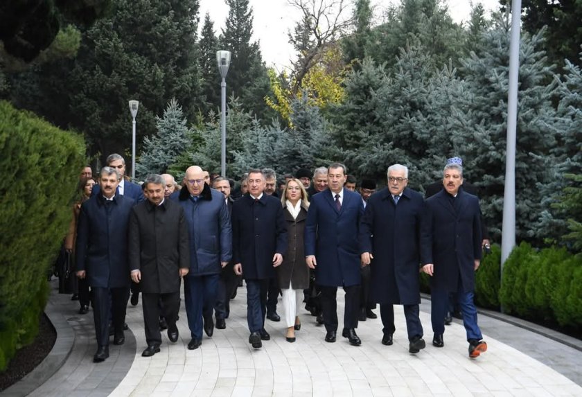 Beynəlxalq parlament konfrasının iştirakçıları Fəxri xiyabanı, Şəhidlər xiyabanını və “Türk şəhidliyi”ni ziyarət ediblər