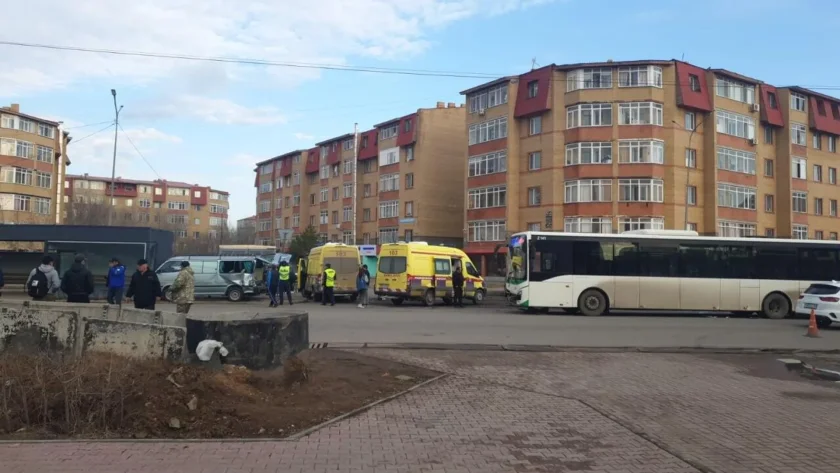 Uşaqları daşıyan avtobus qəzaya uğrayıb, yaralılar var