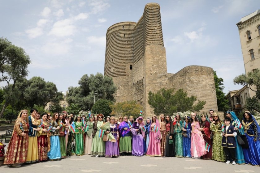 Milli geyimdə gəzinti" – Mədəni irsimizi yaşadan addımlar
