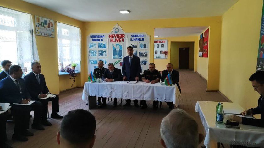 Anar Tağıyev vətəndaşların müraciətlərini dinləyib