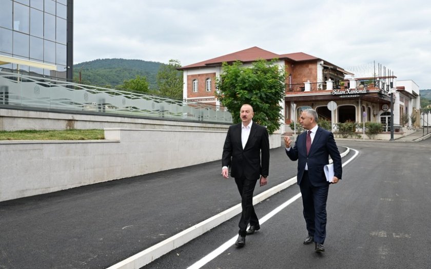 İlham Əliyev “Xankəndi” Biznes Mərkəzinin açılışında iştirak edib