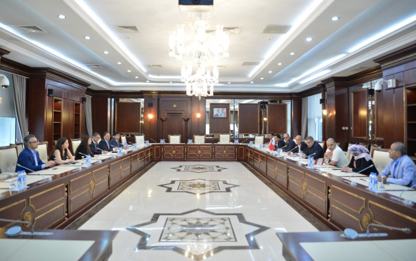 Milli Məclisdə mərakeşli jurnalistlərlə görüş keçirilib