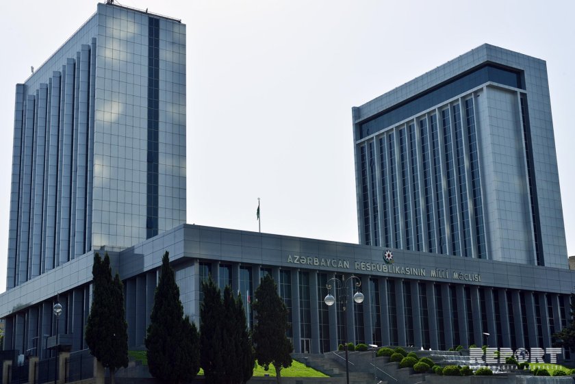Milli Məclis: Anti-Azərbaycan kampaniyası 600-ə yaxın hesabdan aparılır