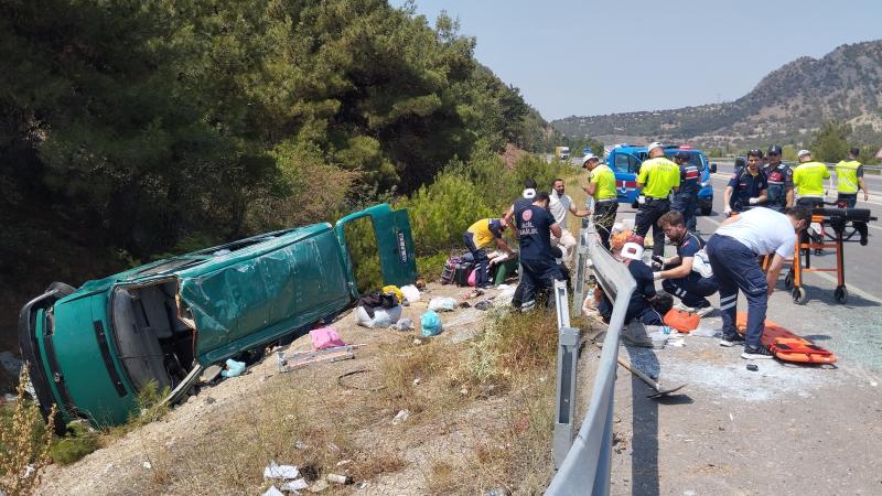 Sərnişin avtobusu aşdı, yaralılar var