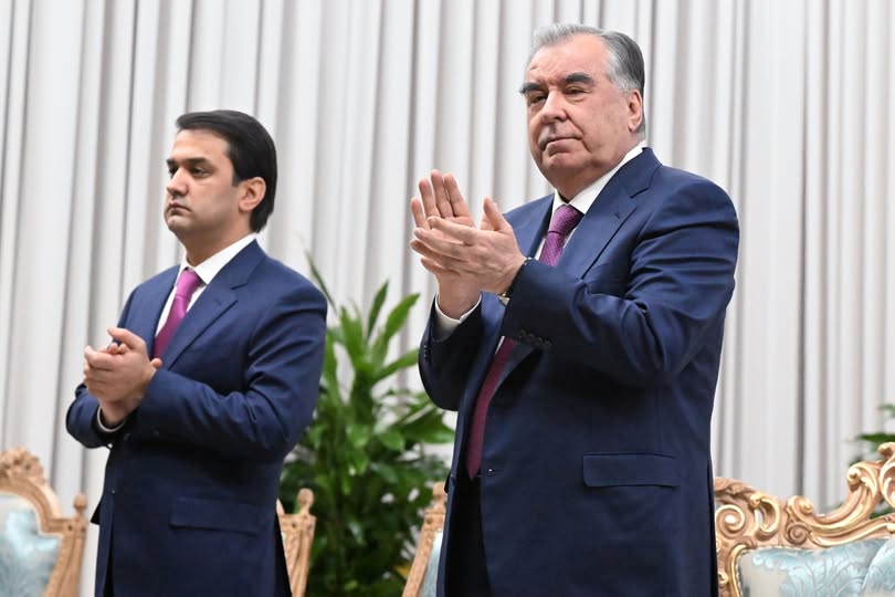 Tacikistanda hakimiyyət atadan oğula keçir