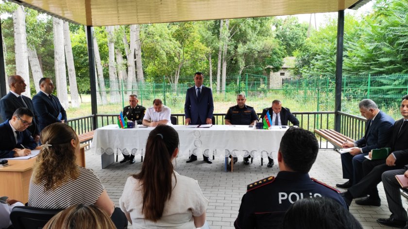 İcra başçısı sakinlərin müraciətlərini dinləyib