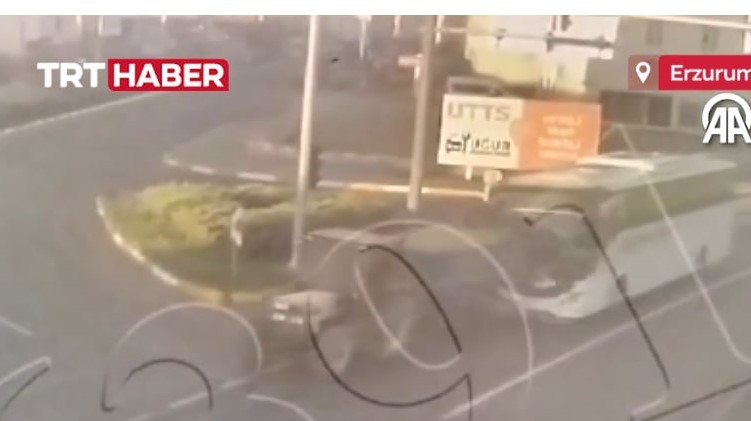 Sərnişin avtobusu traktora çırpıldı, yaralılar var