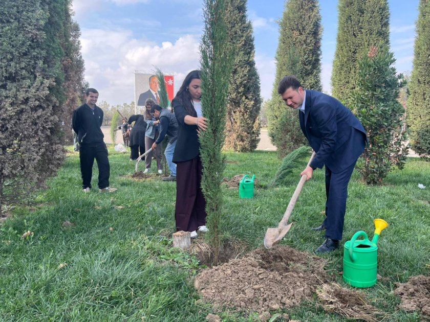 18 oktyabr Müstəqilliyin Bərpası Gününə həsr olunmuş ağac əkmə aksiyası keçirilib