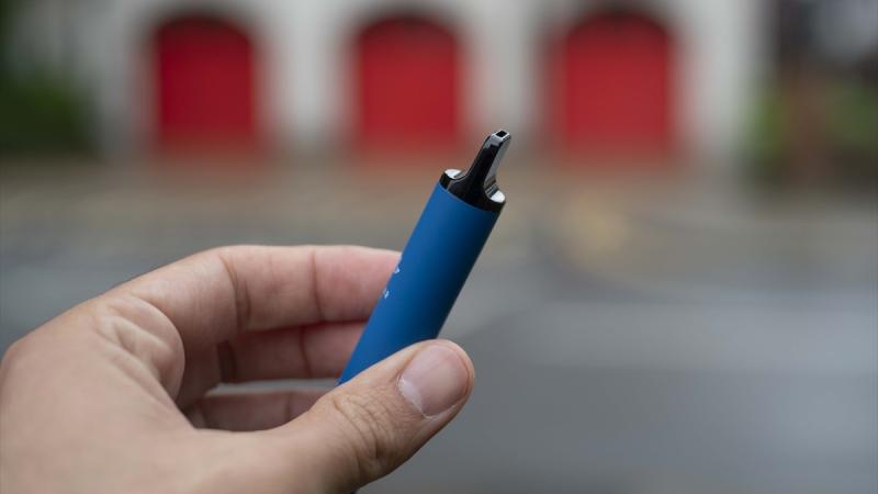 Elektron siqaretlər cəmiyyət üçün dərin problemə çevrilib