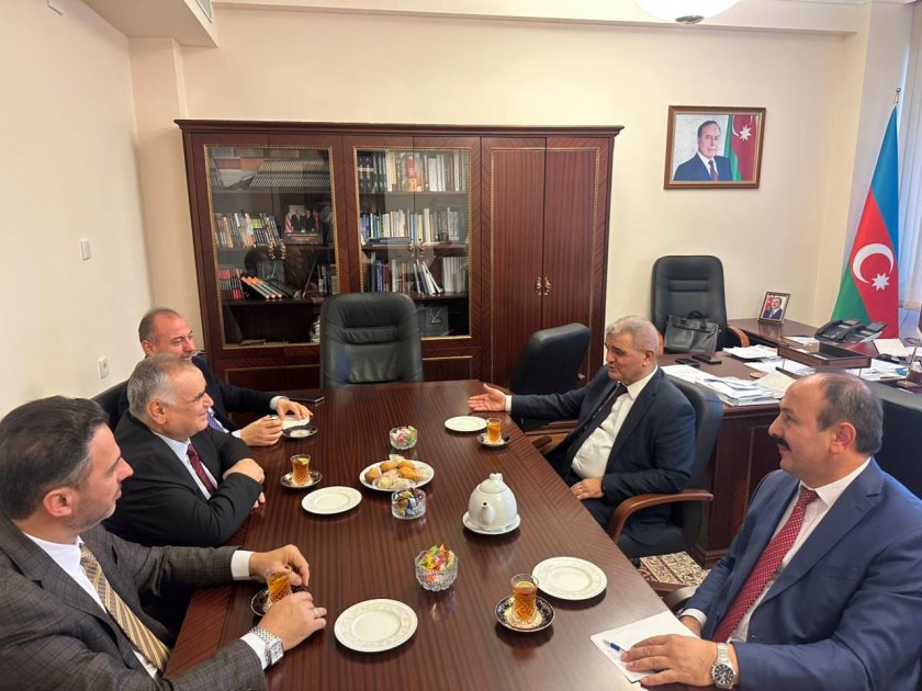 Komitə sədri Gəncliyə Yardım Fondunun rəhbərliyi ilə görüşüb