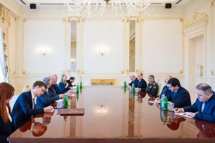 İlham Əliyev Birləşmiş Krallığın müdafiə üzrə dövlət nazirini qəbul edib