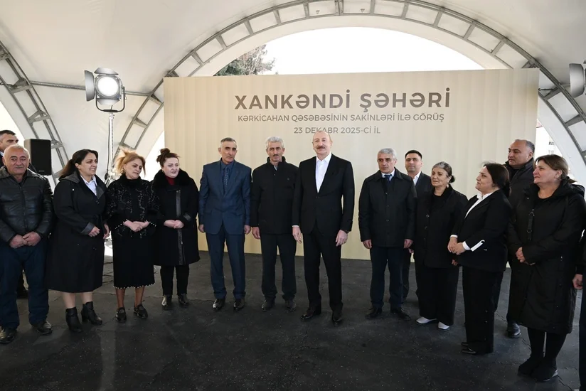 İlham Əliyev Kərkicahan qəsəbəsində sakinlərlə görüşüb