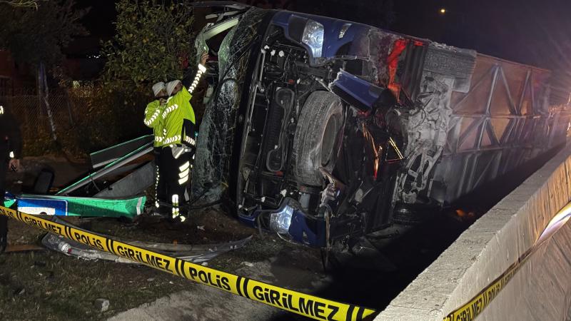 Sərnişin avtobusu aşıb, yaralılar var