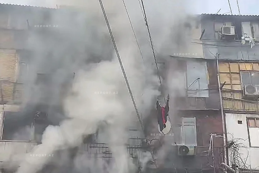 Binəqədidə bina yanır