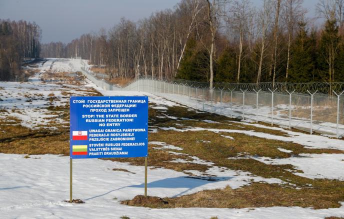 Polşa Rusiya ilə sərhədini minalayır?